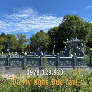 Lan can được khắc nổi hình bông sen