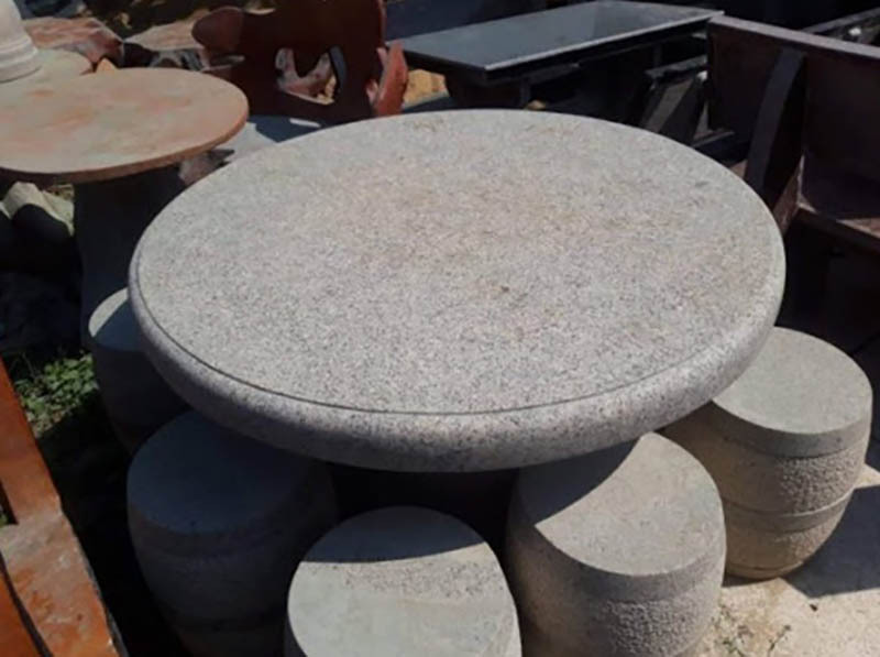 Mẫu bàn ghế đá mini tròn đá granite màu xám lông chuột