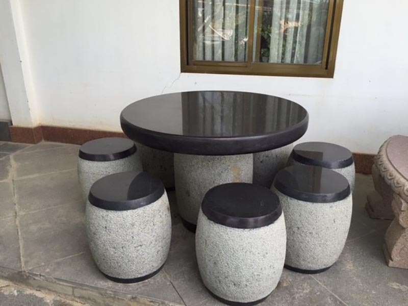 Mẫu bàn ghế đá mini đá hoa cương đen bàn và đôn tròn