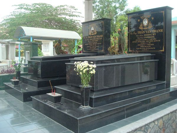 Mẫu mộ đá granite đen sang trọng