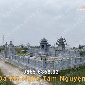 Khu lăng mộ đá xanh đen của gia đình anh Tuấn tại Yên Bái