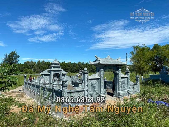 Lăng mộ được chế tác từ đá xanh rêu tại Nghệ An