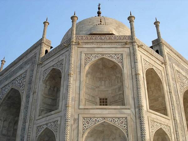 Quần thể đền Taj Mahal xây dựng hình thức mái vòm