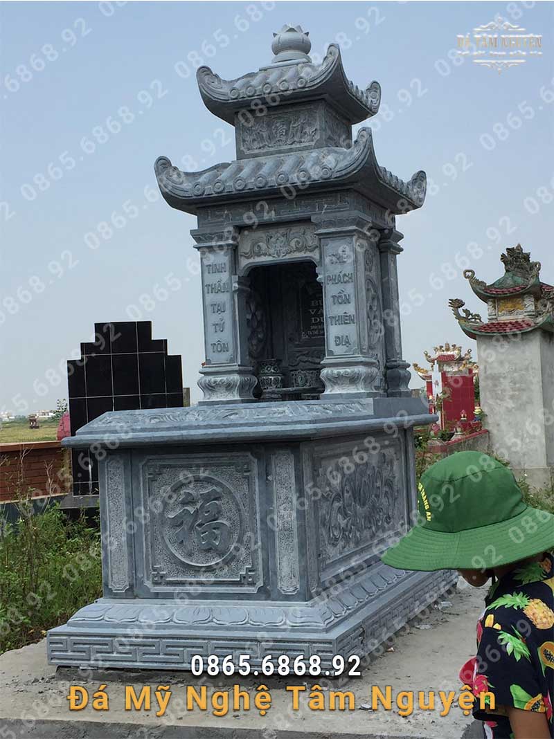 Mộ đá hai mái hoa văn sen đẹp ở Nghệ An 