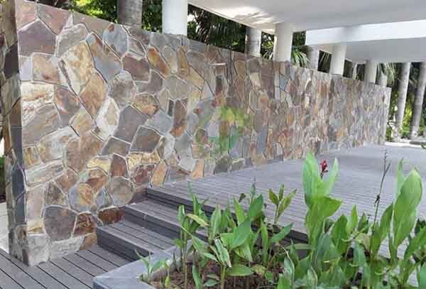 Chọn đá ốp sân vườn đẹp phù hợp với kiến trúc không gian