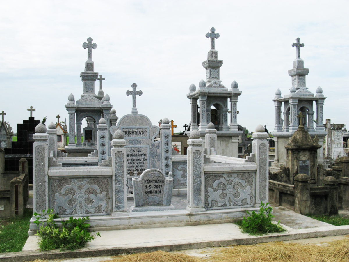 khu lăng mộ đá cho người theo đạo Công Giáo
