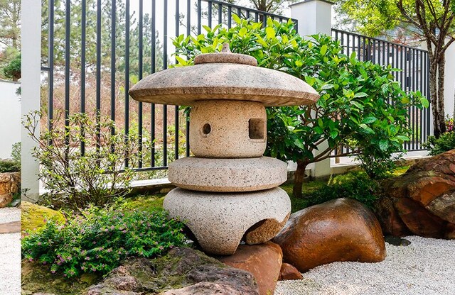 Đèn đá sân vườn kết hợp với phong cách Á Đông