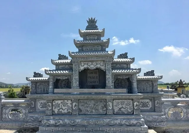 Mẫu bàn thờ đá cánh hộp được thiết kế đẹp mắt