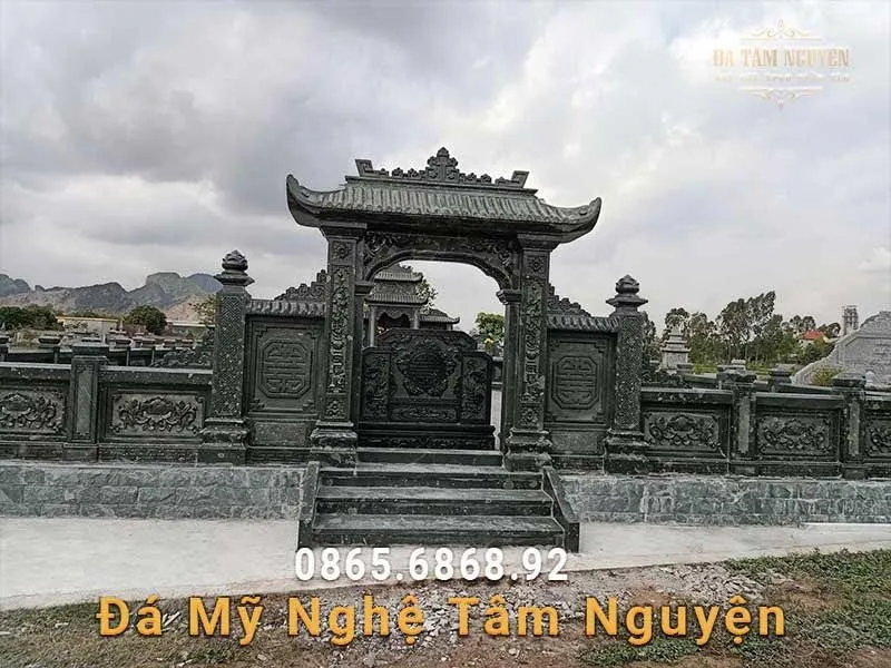 Khu lăng mộ làm hoàn toàn từ đá xanh rêu