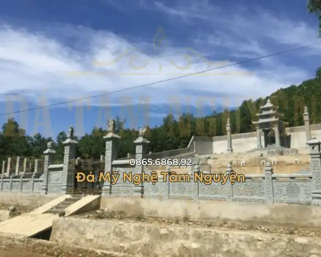 Khu lăng mộ lớn làm hoàn toàn từ đá xanh Thanh Hoá
