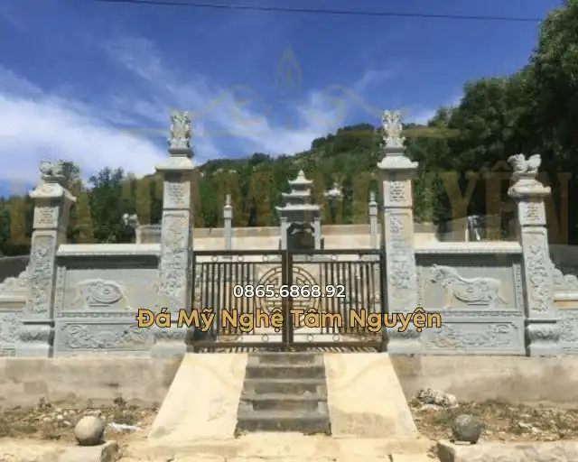 Khu lăng mộ nhìn từ bên ngoài