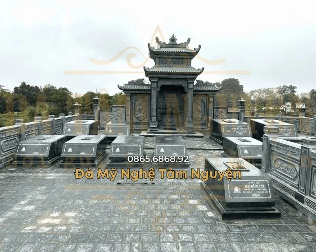 Khu mộ sắp xếp trong khu lăng mộ