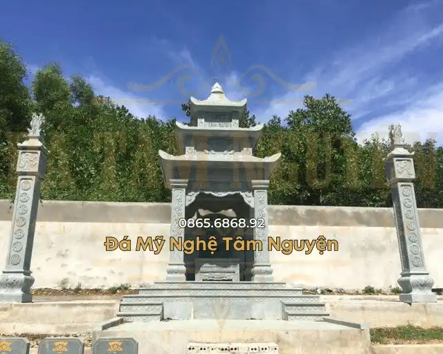 Lăng thờ đá cùng cột đồng trụ đá