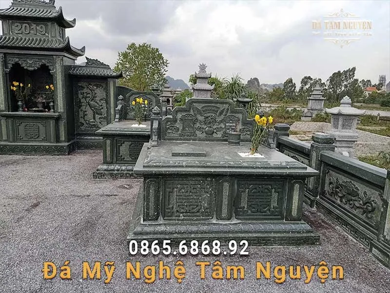 Mộ đá đôi dành cho một đôi vợ chồng