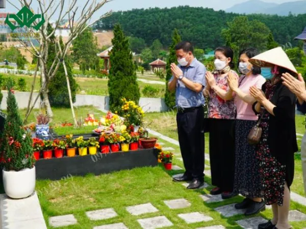 Thời điểm thích hợp để cúng thần linh ngoài mộ