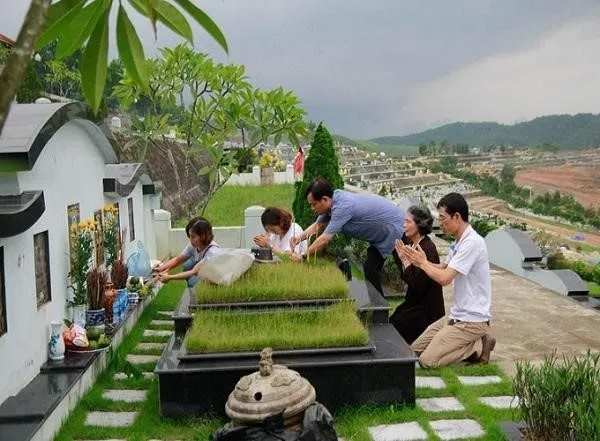 Ý nghĩa của việc cúng thần linh ngoài mộ